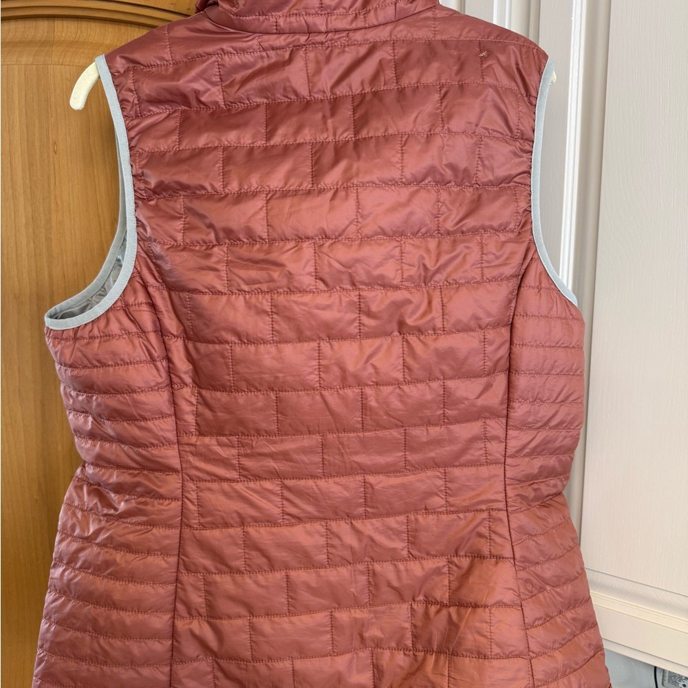 Patagonia Quilted Vest in Rust with Light Gray Trim - Picture 3 of 3